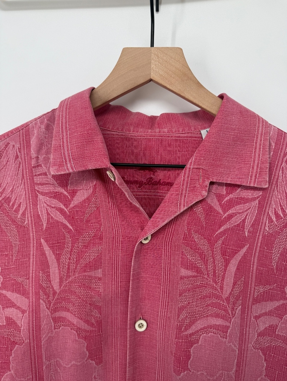 Tommy Bahama 100% Silk Hawaiian Camp Shirt | Men's Large | Pre-Loved - Picture 3 of 9